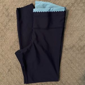 Old Navy Active scalloped leggings